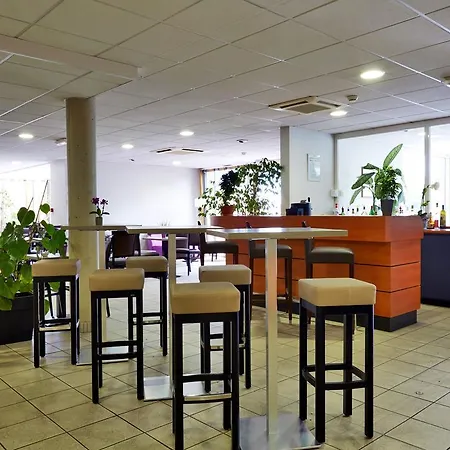 Ibis Styles Ferrand Sud La Pardieu 호텔
