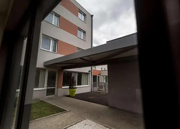 Hotel Kyriad Clermont-ferrand-sud - La Pardieu