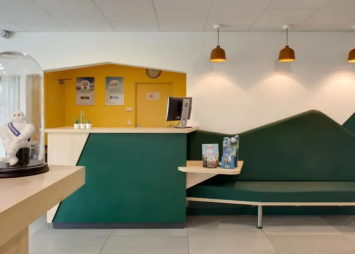 Hotel Kyriad Clermont-ferrand-sud - La Pardieu 3*