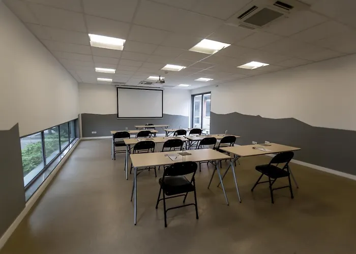 Kyriad Clermont-ferrand-sud - La Pardieu 3* 克莱蒙费朗